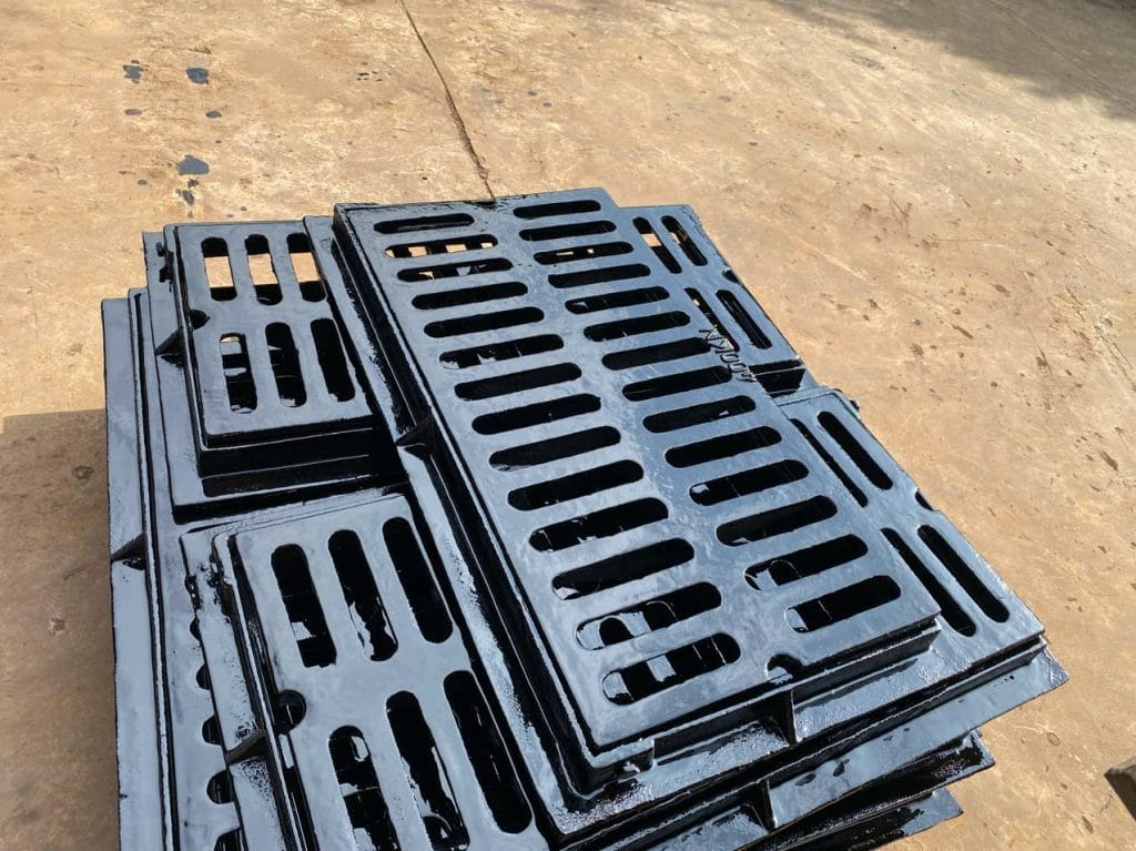 Gang cầu là gì? Ưu điểm, đặc tính và ứng dụng trong xây dựng 2 Gang cầu dùng sản xuất: nắp hố ga, song chắn rác, khung bể cáp viễn thông - VLXD THÀNH PHONG